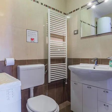 Διαμέρισμα 3 Bedroom Cozy In