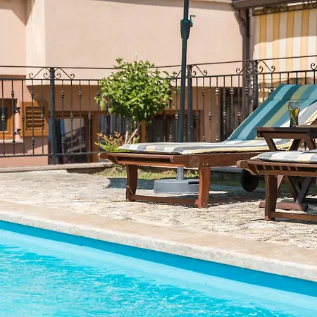 Διαμέρισμα 3 Bedroom Cozy In *