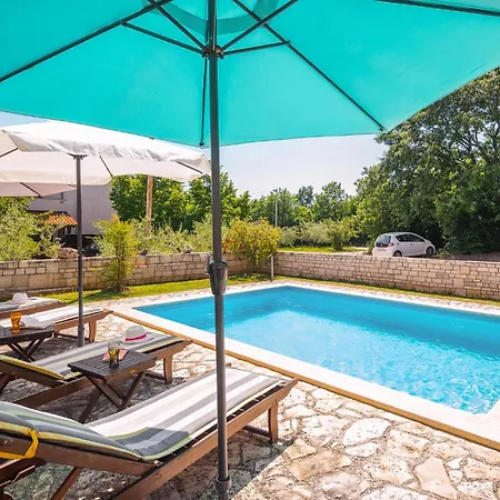 Διαμέρισμα 3 Bedroom Cozy In *