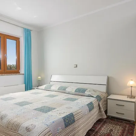 Διαμέρισμα 3 Bedroom Cozy In Πόρετς