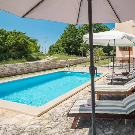 Διαμέρισμα 3 Bedroom Cozy In