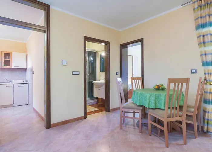 3 Bedroom Cozy In Poreč