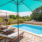 Apartman Amazing Apartment In Porec *