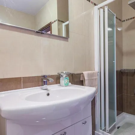 3 Bedroom Cozy In * 포레치