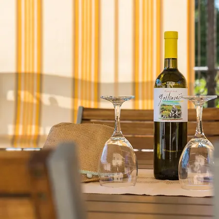 3 Bedroom Cozy In Appartement Poreč