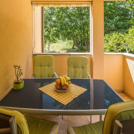 3 Bedroom Cozy In Appartement