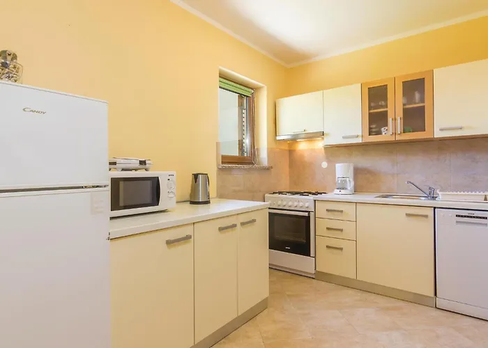 Апартаменты 3 Bedroom Cozy In *