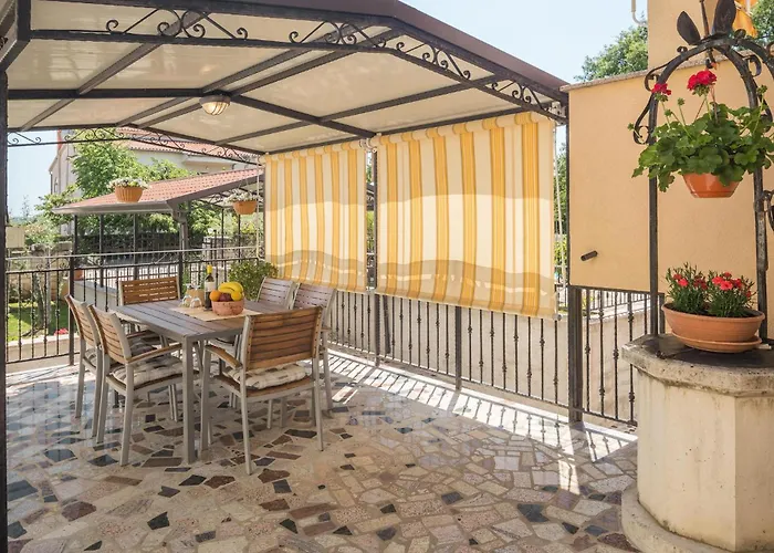 Апартаменты 3 Bedroom Cozy In Пореч