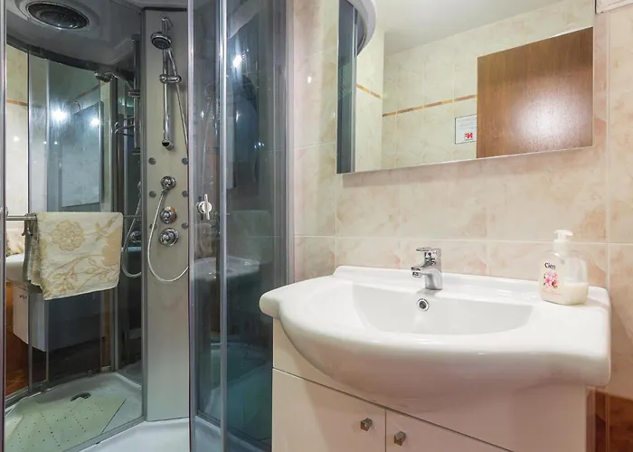 3 Bedroom Cozy In Porec